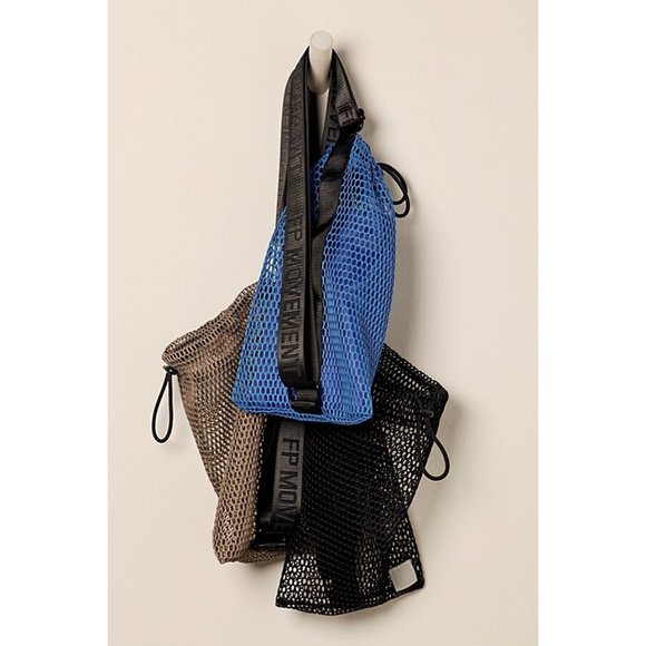Free People Movement Mini Mesh Sling Bag NEW - Picture 3 of 4